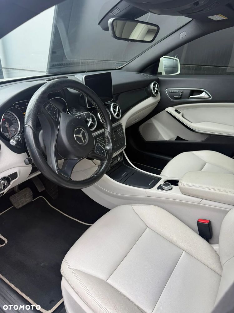 Mercedes-Benz CLA 250 4-Matic AMG Line - 6