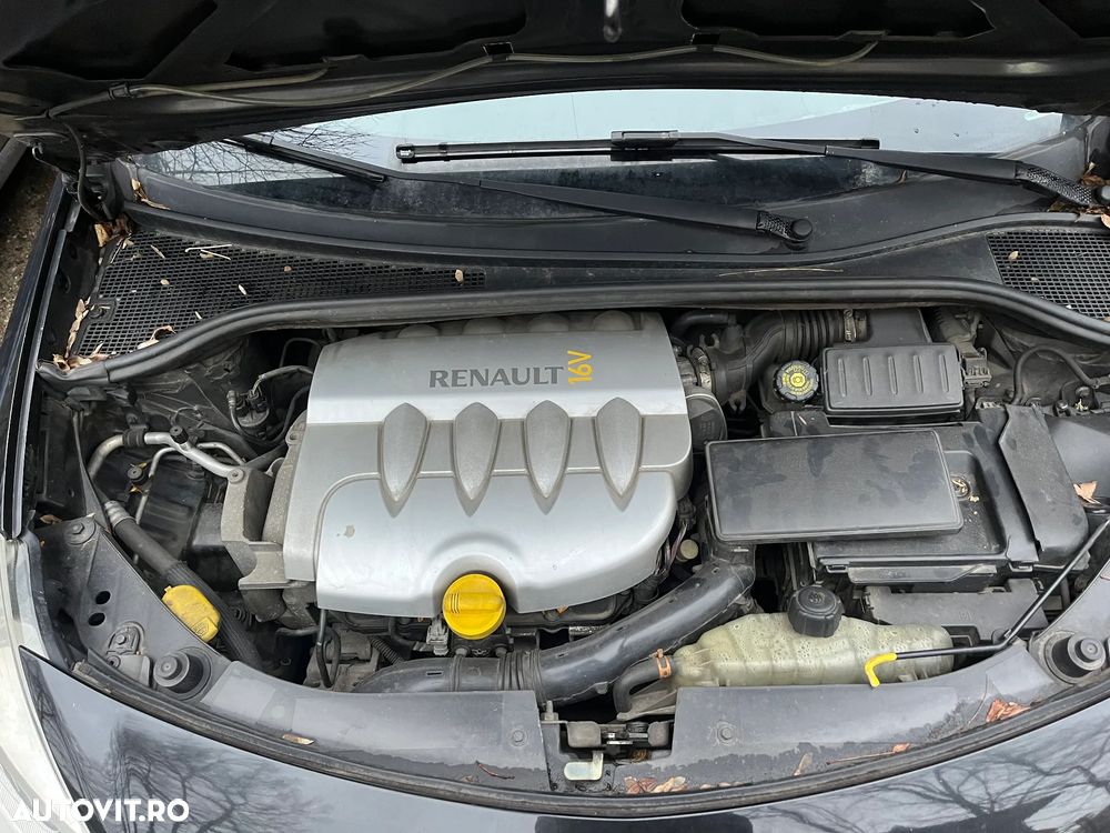 Dezmembrez Renault Clio 3 negru 1,4 benzina 2008 - 9