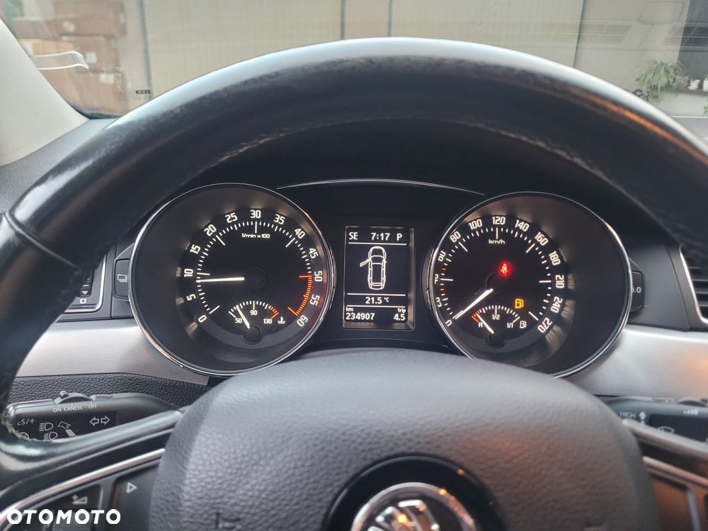Skoda Superb 2.0 TDI DSG Elegance - 20