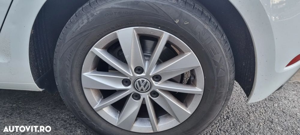Volkswagen Golf - 24