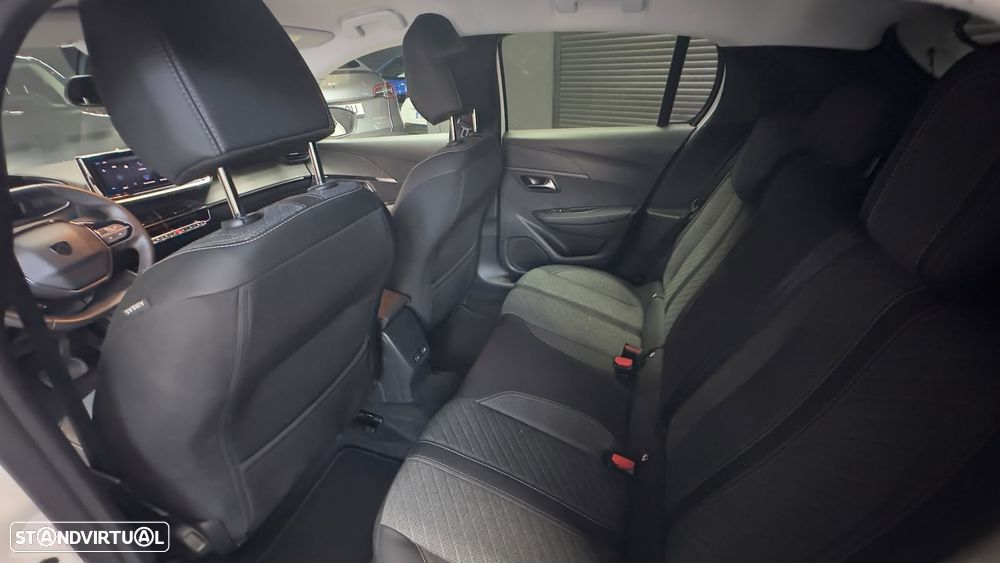 Peugeot e-208 Allure - 36