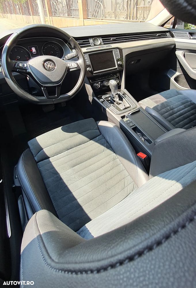 Volkswagen Passat 2.0 TDI DSG Highline - 16
