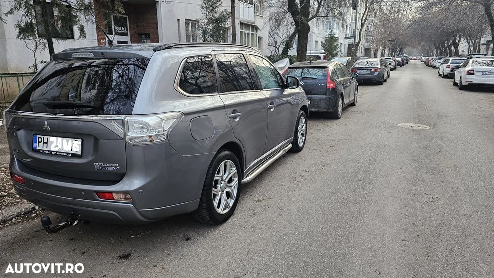 Mitsubishi Outlander 2.0 4WD Top - 4