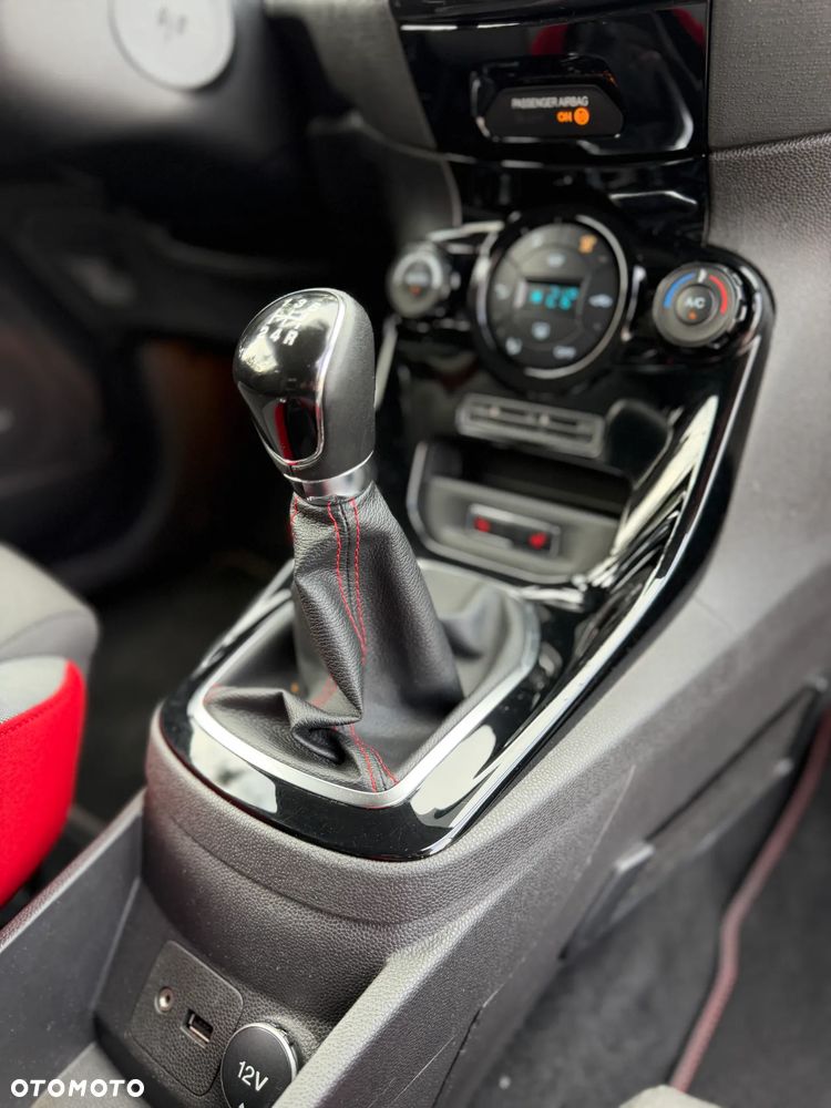 Ford Fiesta - 32