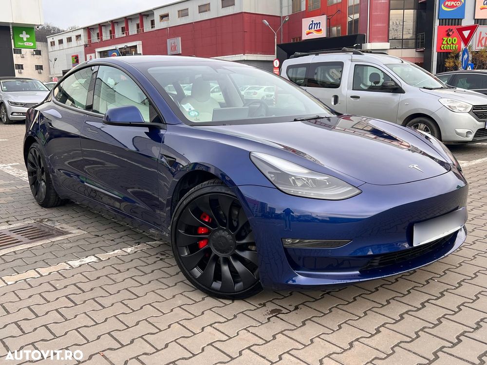 Tesla Model 3 - 1
