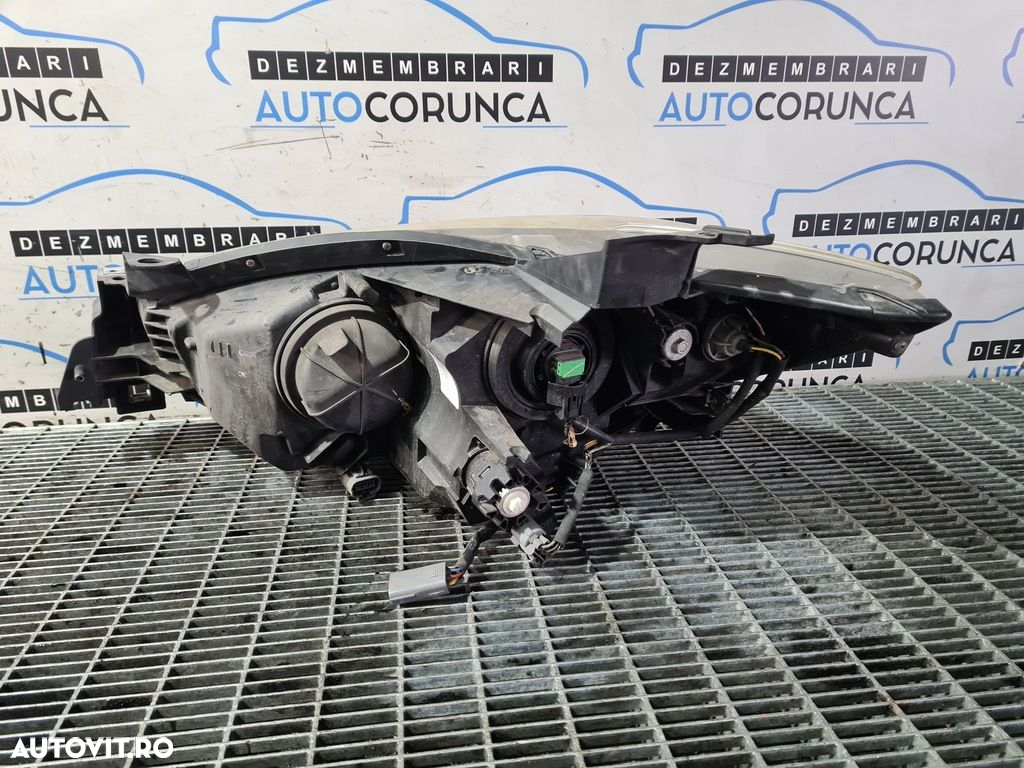 Far Dreapta Mazda CX - 5 2012 - 2015 SUV 4 Usi (1082) Cu lupă - 2