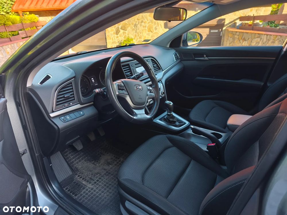 Hyundai Elantra 1.6 Comfort - 7