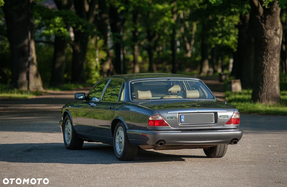 Jaguar XJ - 5