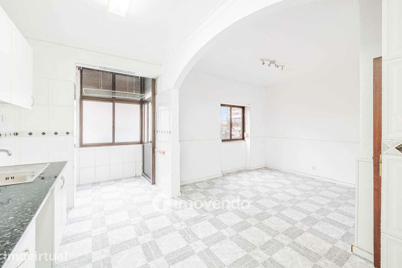 Apartamento T3 vazio, com áreas generosas, no Barreiro - Grande imagem: 3/39