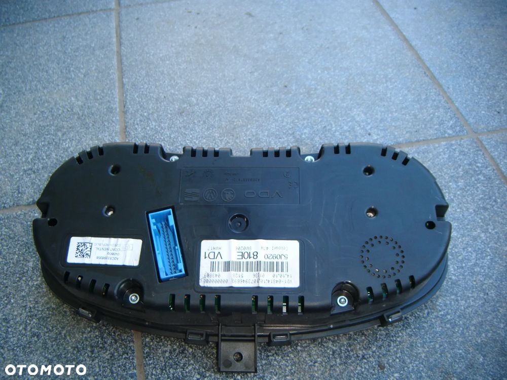 skoda roomster 10r  1.2 tsi licznik- zegar  5j0920810e - 2