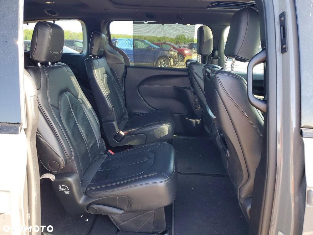 Chrysler Pacifica - 11
