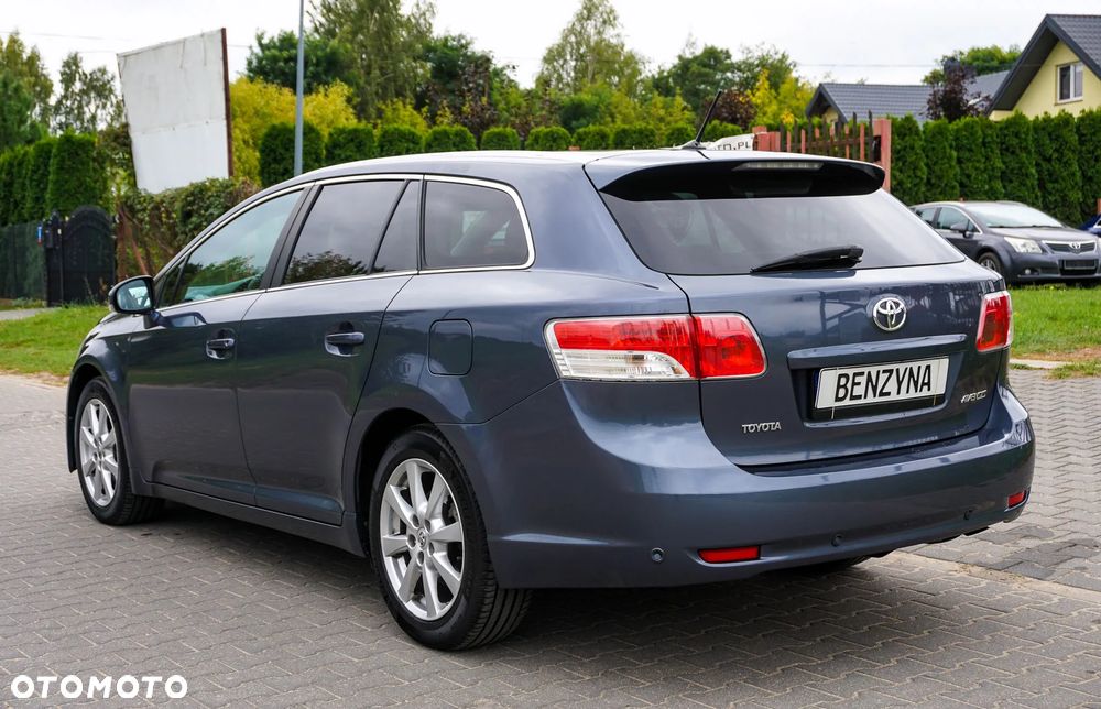 Toyota Avensis 2.0 Executive - 3