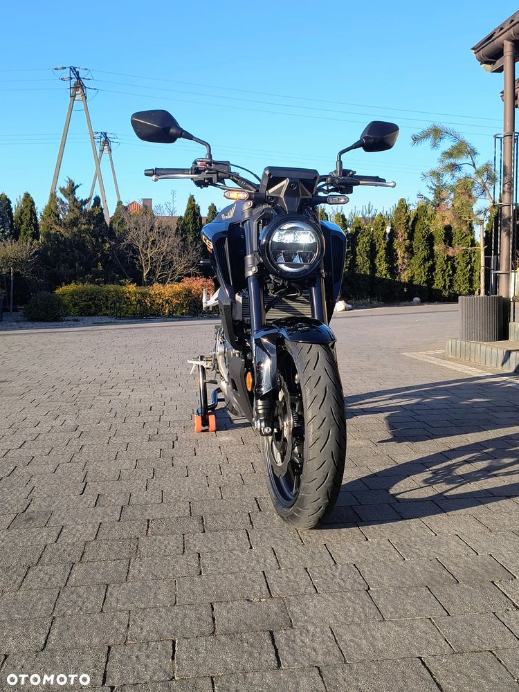 Honda CB - 12