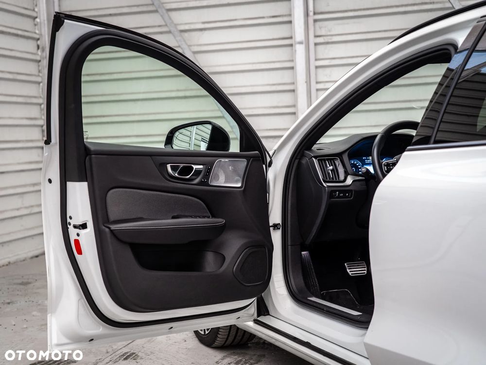 Volvo V60 T8 AWD Recharge Geartronic RDesign - 15