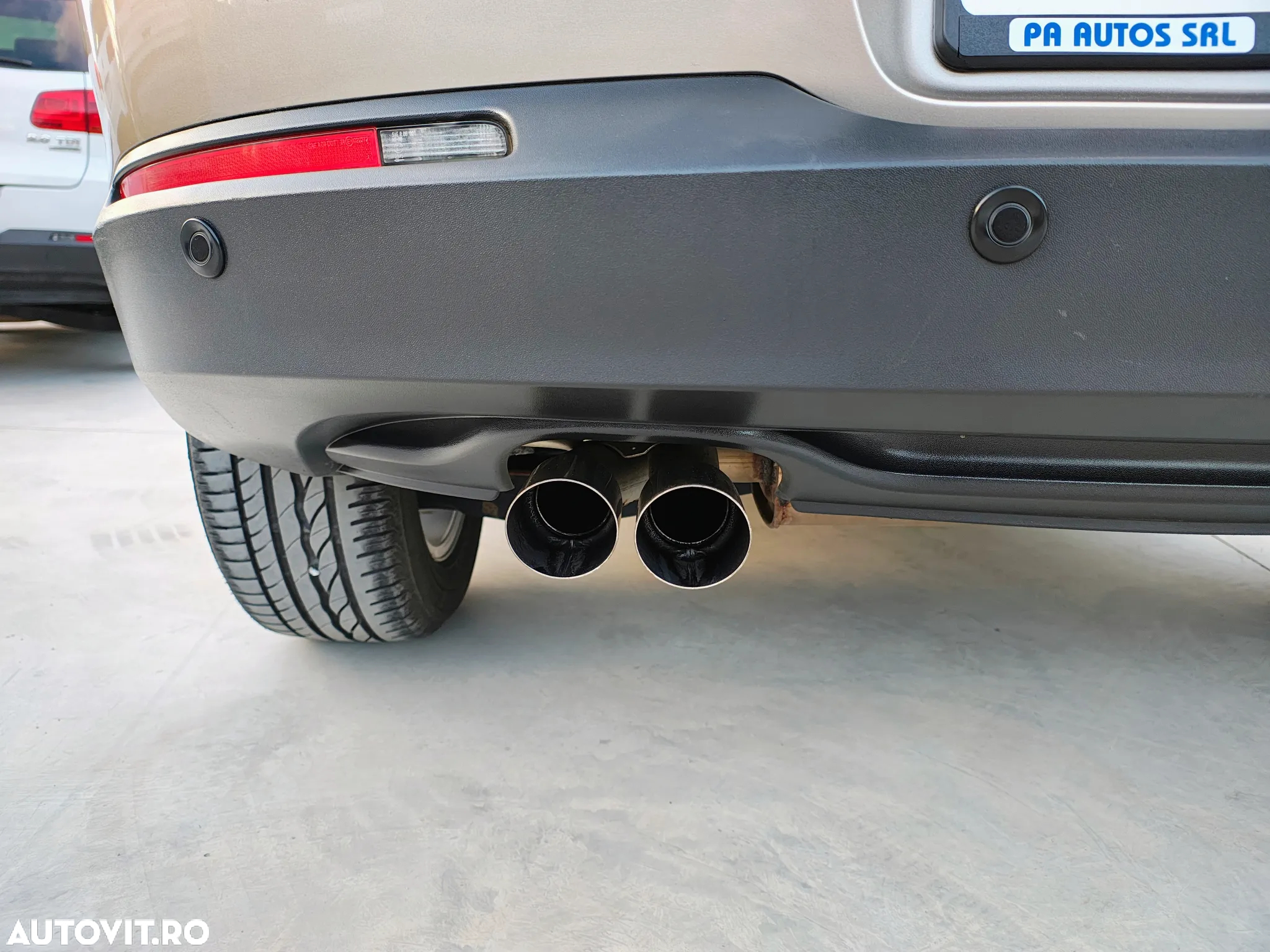 Volkswagen Tiguan 2.0 TDI DPF BlueMotion Technology Lounge Sport & Style - 25
