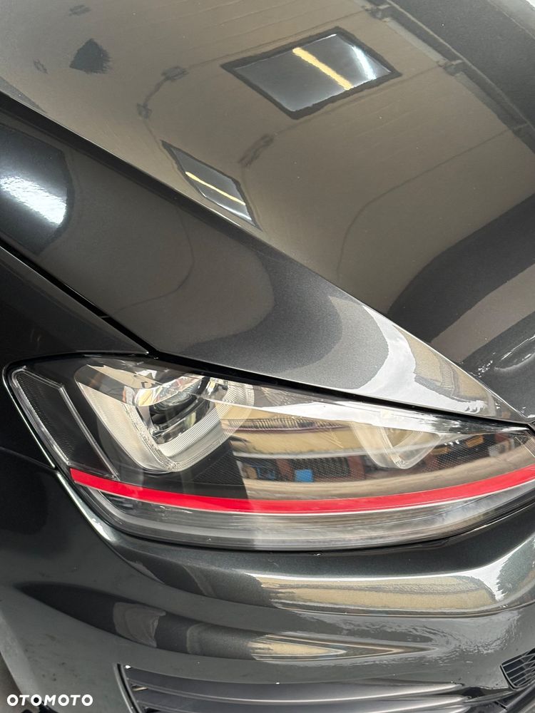 Volkswagen Golf - 6