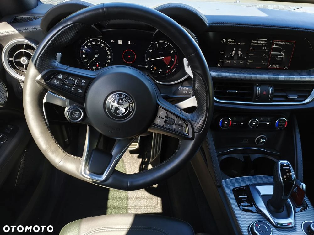 Alfa Romeo Stelvio 2.0 Turbo 16V AT8-Q4 Veloce Ti - 17