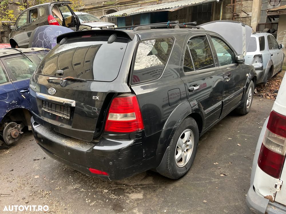 Dezmembrez Kia Sorento negru 2007 diesel automat - 6