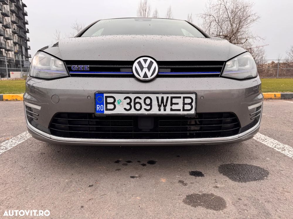 Volkswagen Golf - 6