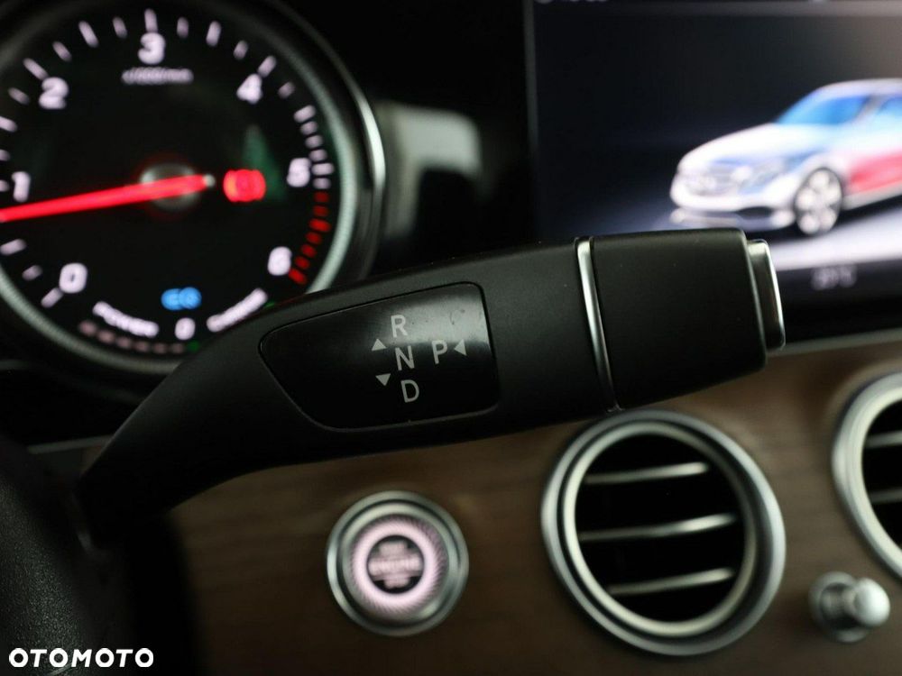 Mercedes-Benz Klasa E - 34