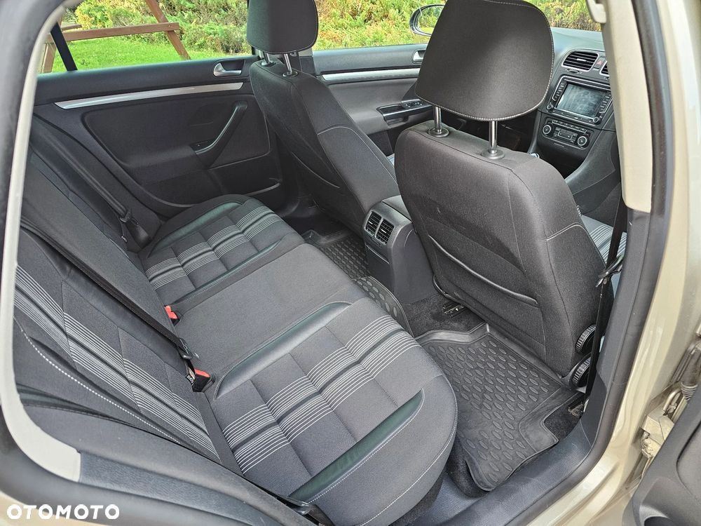 Volkswagen Golf 1.6 TDI DPF MATCH - 12