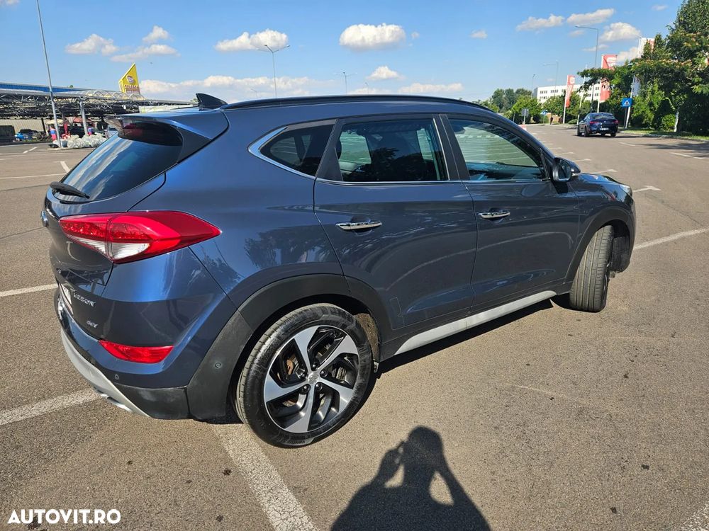 Hyundai Tucson 2.0 CRDI 4WD 6AT Premium+ - 9
