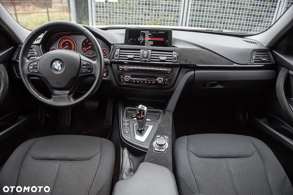 BMW Seria 3 320d - 12