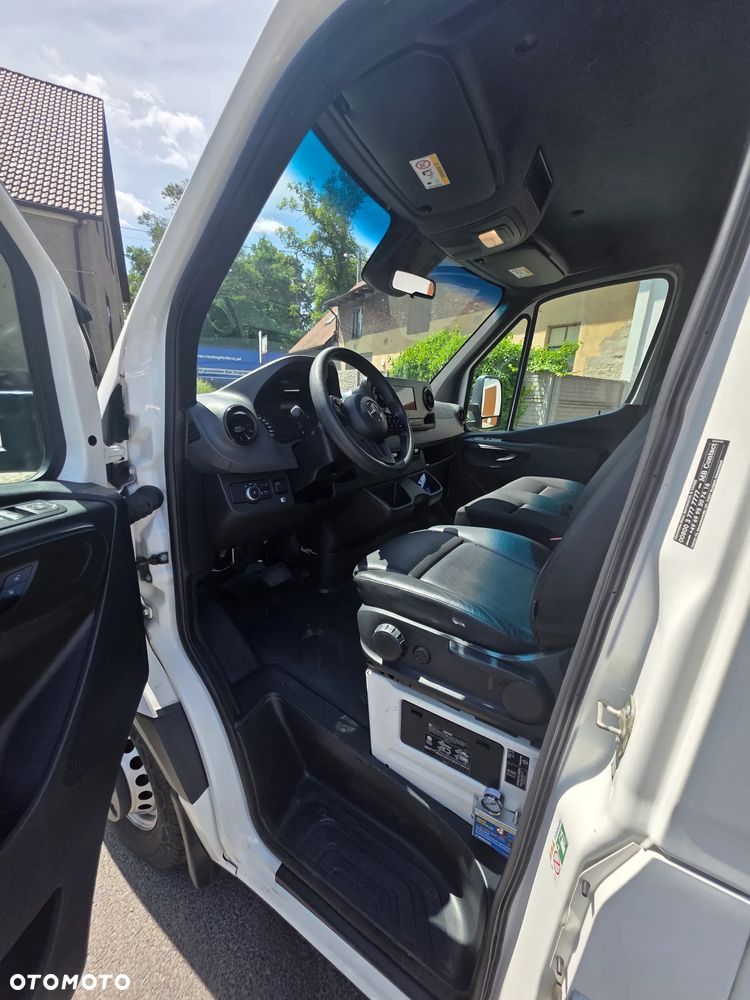Mercedes-Benz Sprinter - 16
