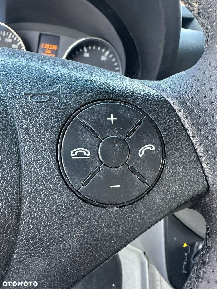 Mercedes-Benz Sprinter - 21