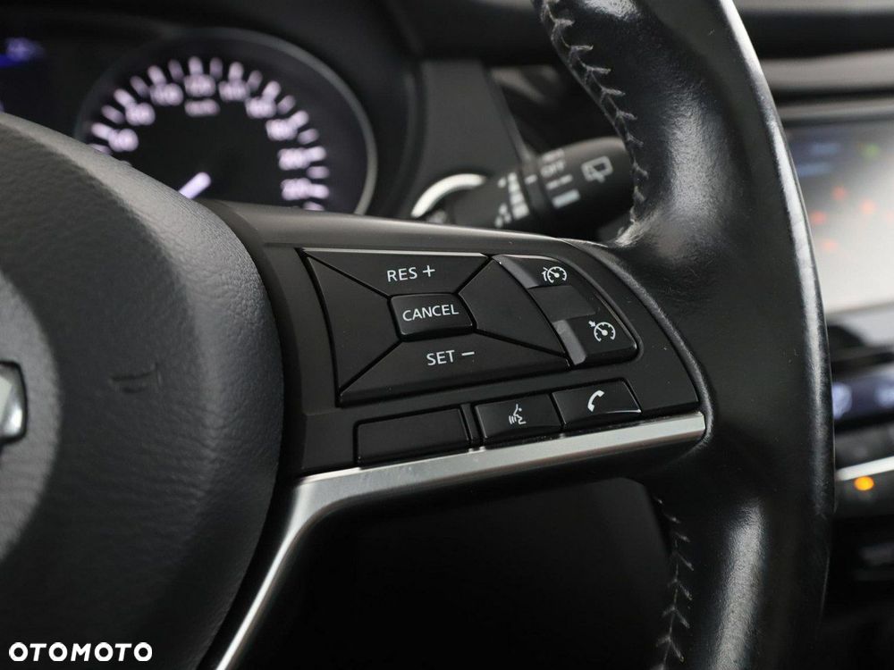 Nissan Qashqai 1.3 DIG-T N-Connecta DCT - 28