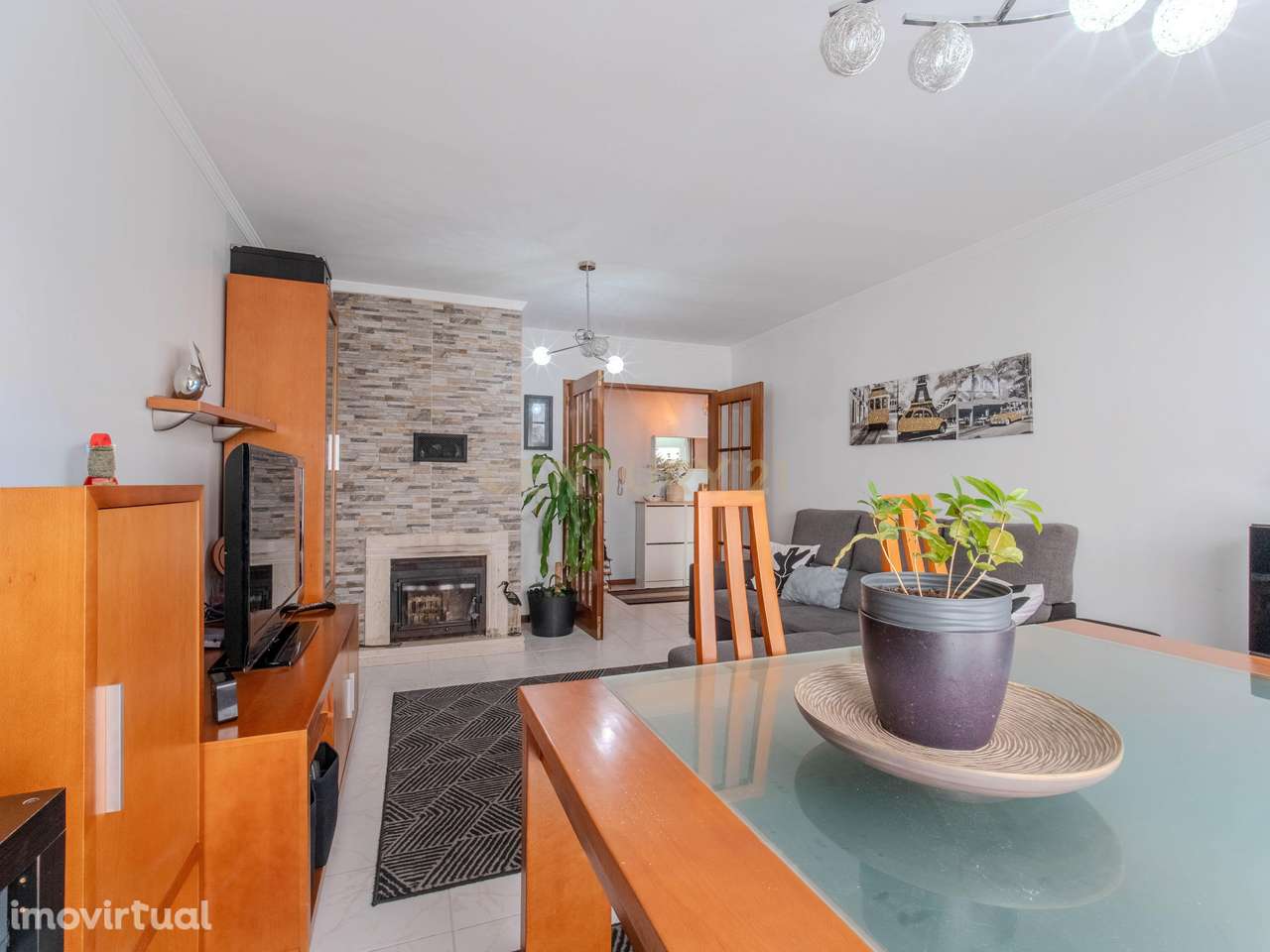 T2 Renovado com Varanda, Suite, Garagem e Arrumos | Rua Marquesa de Ca - Grande imagem: 4/28