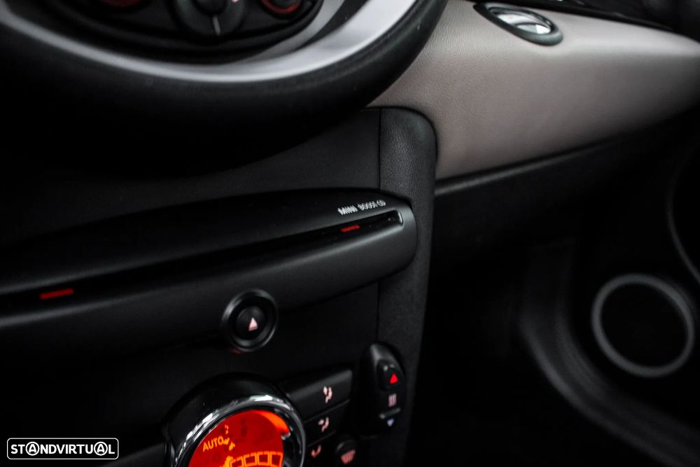 MINI 3 Portas Cooper D - 24