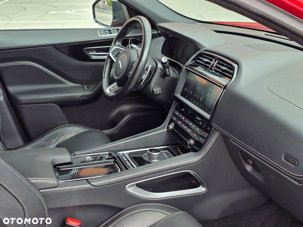 Jaguar F-Pace 2.0 i4D AWD R-Sport - 38