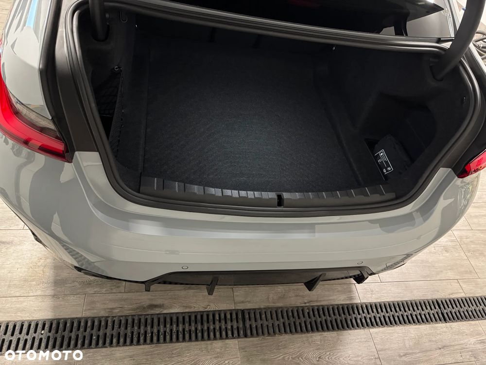 BMW Seria 3 330i xDrive M Sport sport - 13