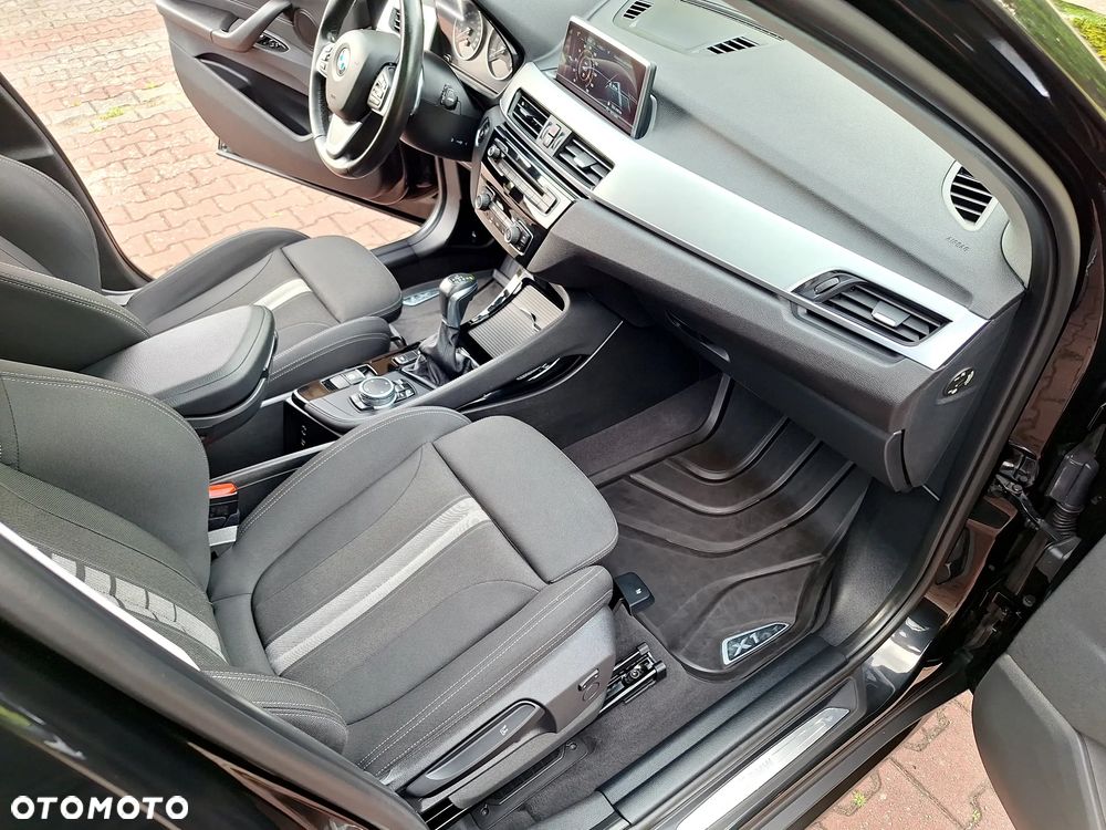 BMW X1 xDrive18d Sport Line - 11