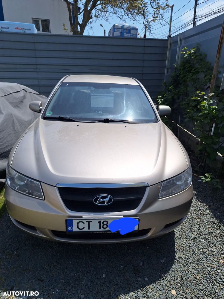 Hyundai Sonata - 1