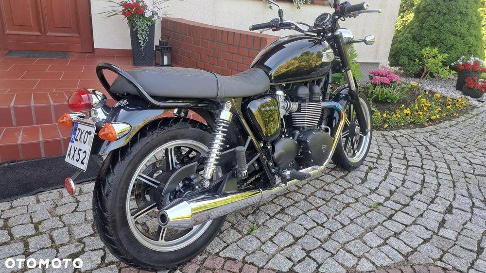Triumph Bonneville - 3
