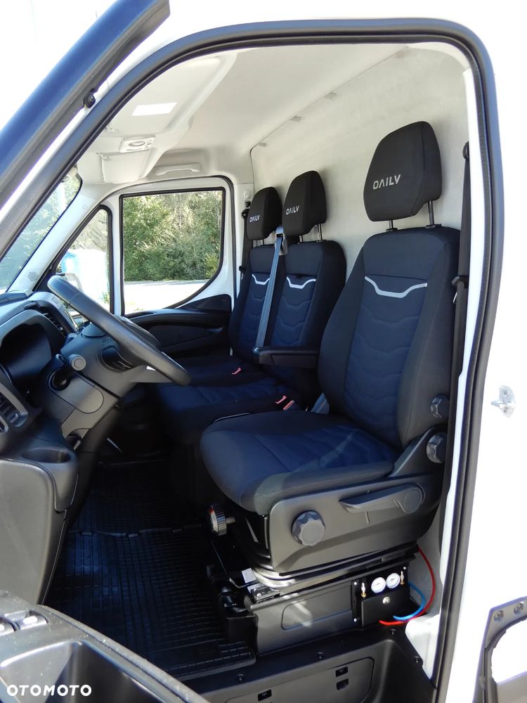 Iveco Daily 35S18 3.0 HPI 180 KM POWER Furgon Blaszak XXL 4.70 CM MAXI LONG Wysokość H3 2150 mm WZMACNIANE ZAWIESZENIE 1024 Kg Ładowność HAK 3500 Kg 50 Tys Km ASO Serwis Stan NOWY UNIKAT OKAZJA - 33
