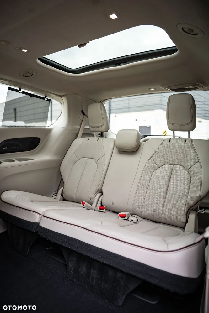 Chrysler Pacifica - 24