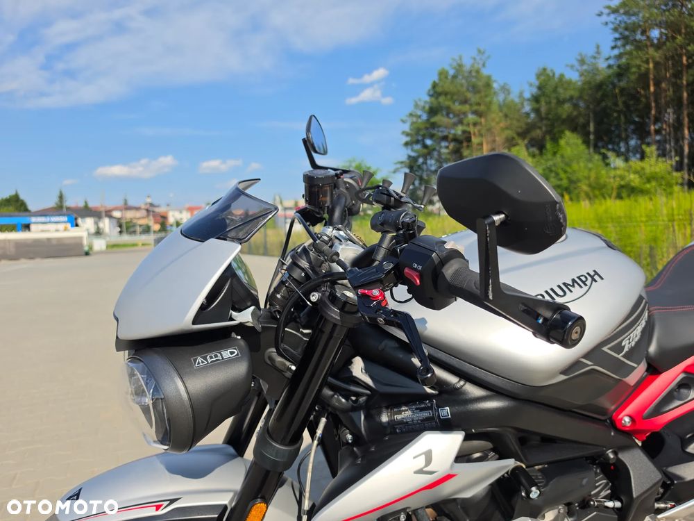 Triumph Street Triple - 13