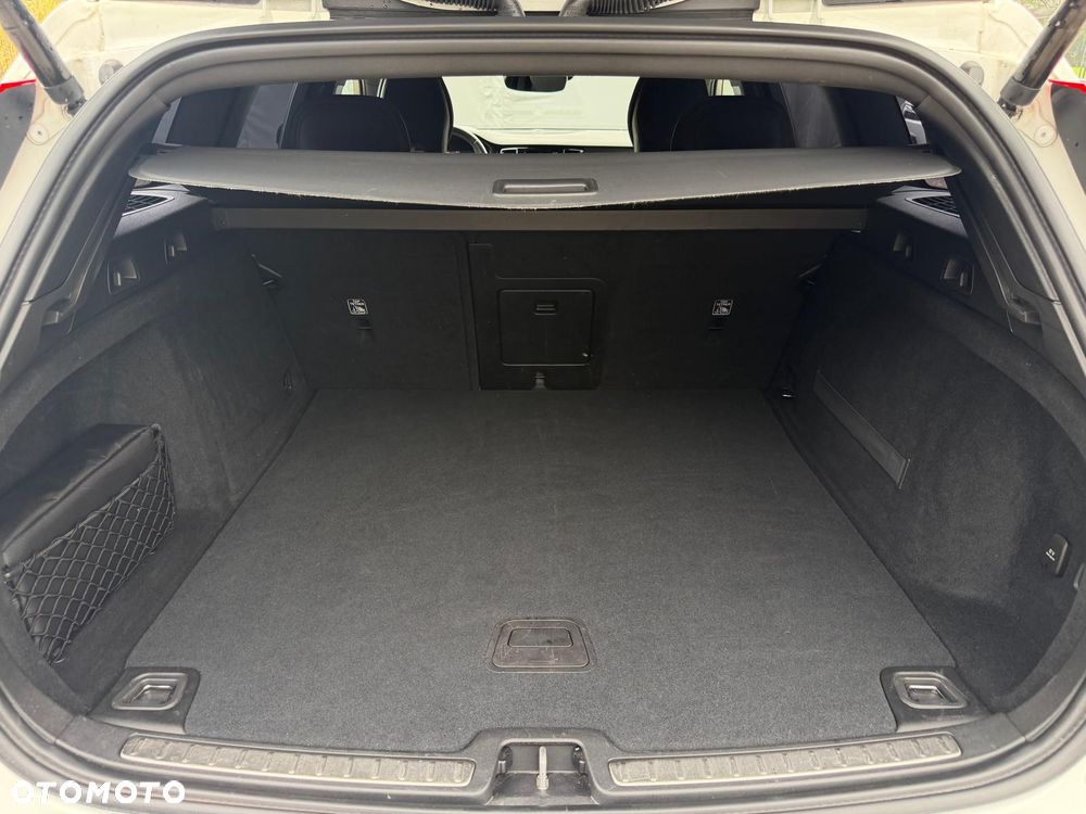 Volvo V60 D4 AWD Geartronic R-Design - 29