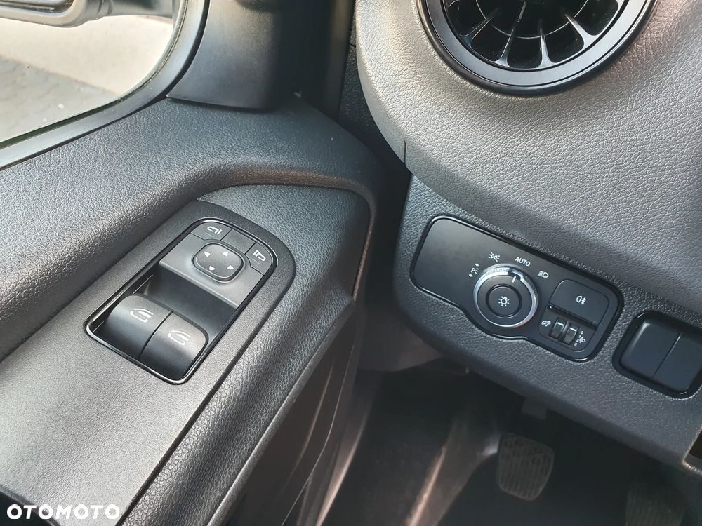 Mercedes-Benz Sprinter - 20