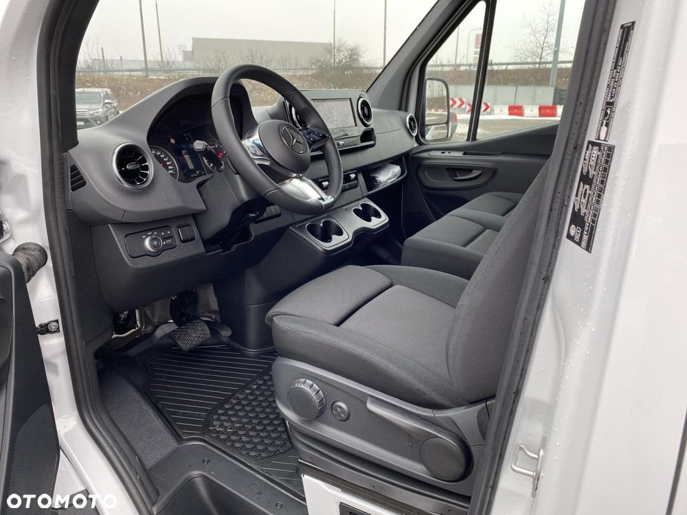 Mercedes-Benz Sprinter - 10