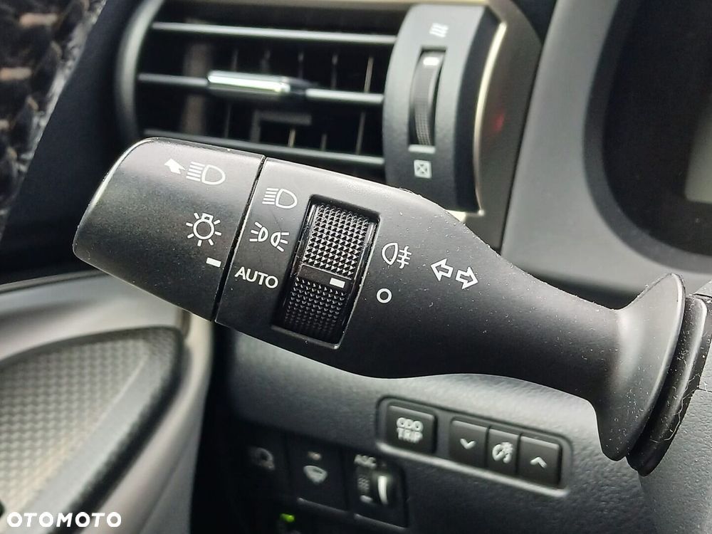 Lexus RC 200t / 300 F Sport - 33