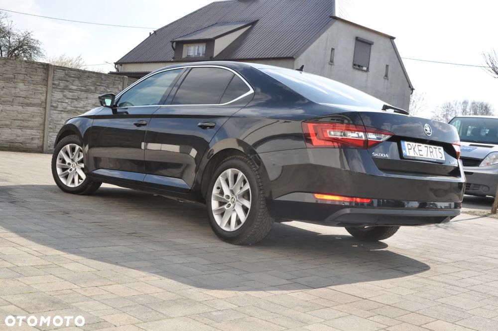 Skoda Superb 2.0 TDI DSG Premium Edition - 11