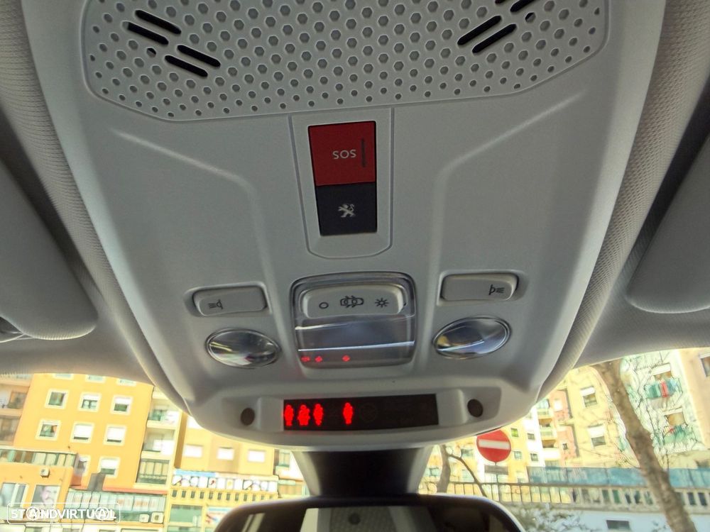 Peugeot e-2008 50 kWh Allure - 42