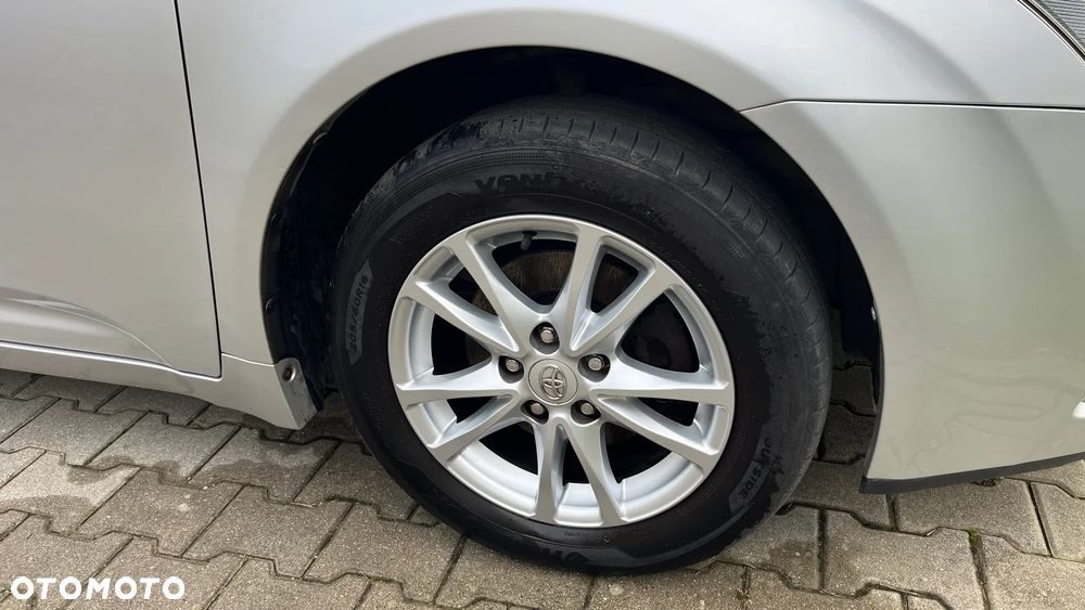 Toyota Avensis 1.8 Sol plus NAVI - 16