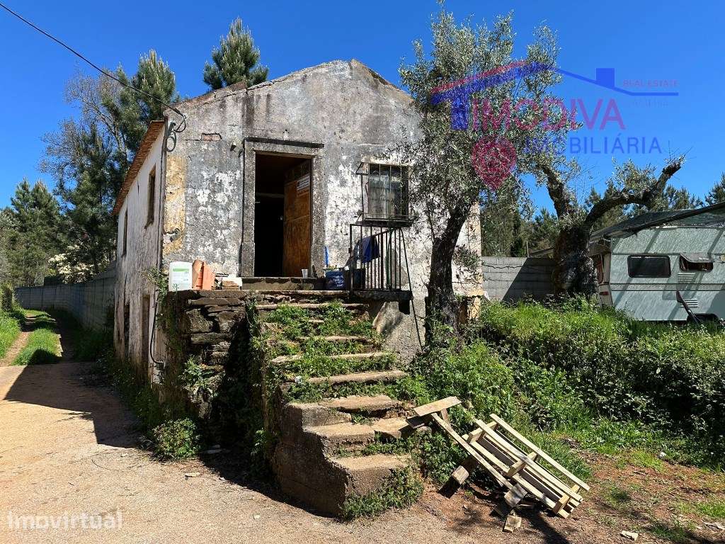 Casa de campo com água e luz, para reconstruir - Grande imagem: 3/33