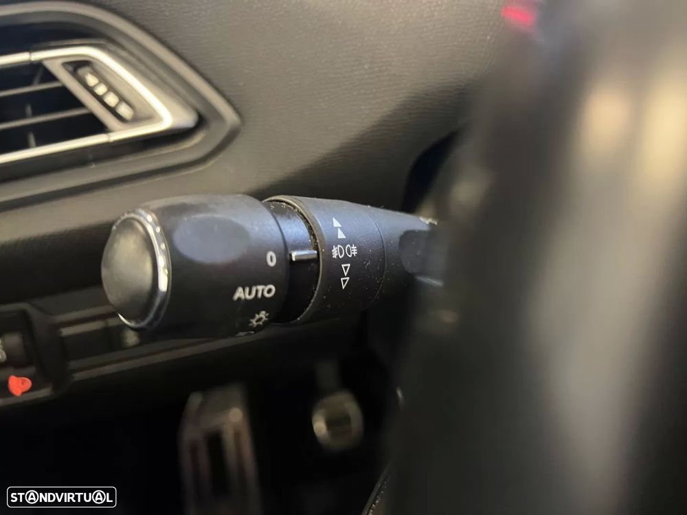 Peugeot 308 1.2 PureTech Style J17 - 19
