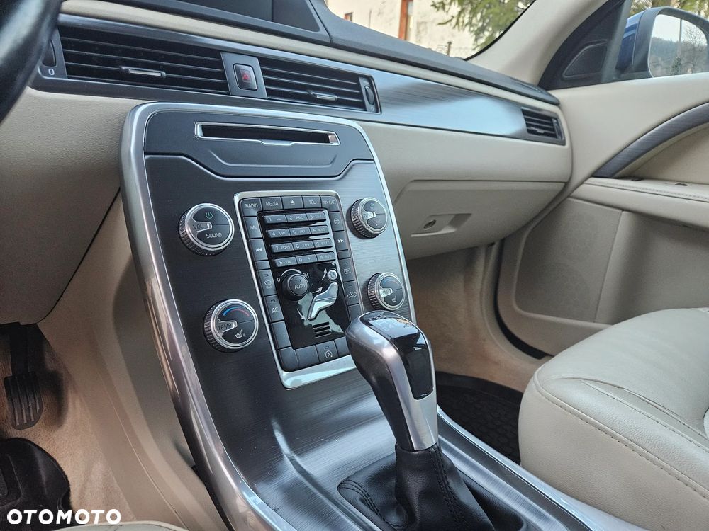 Volvo V70 D4 Momentum - 17